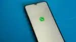 Celular Android com o logo do Whatsapp