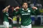 Vitor Roque, do Palmeiras, comemora após marcar gol durante a partida entre Palmeiras e Vasco